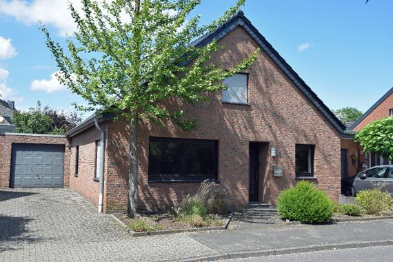 Freistehendes, kleines Wohnhaus für 1 oder 2 Personen mit Garage und Garten in Nettetal-Hinsbeck